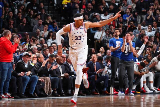  恩比德拳打观众被禁赛，七六人陷舆论风波  